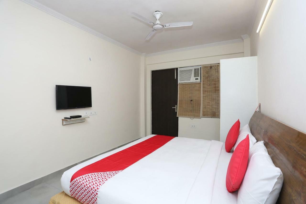 Oyo 28670 Hotel Dev Palace Gurgaon Exterior foto
